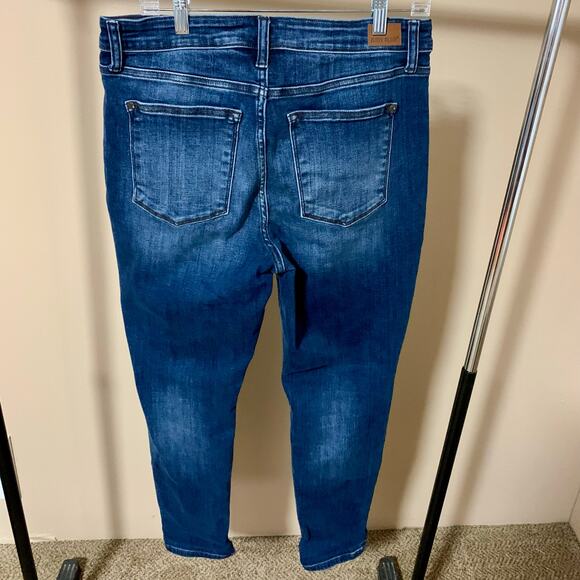 Judy Blue Los Angeles Slim Fit Jeans - Picture 2 of 5